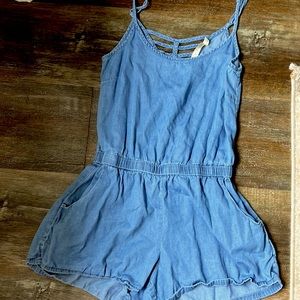 Beautiful blue romper! Size medium but fits like a small.